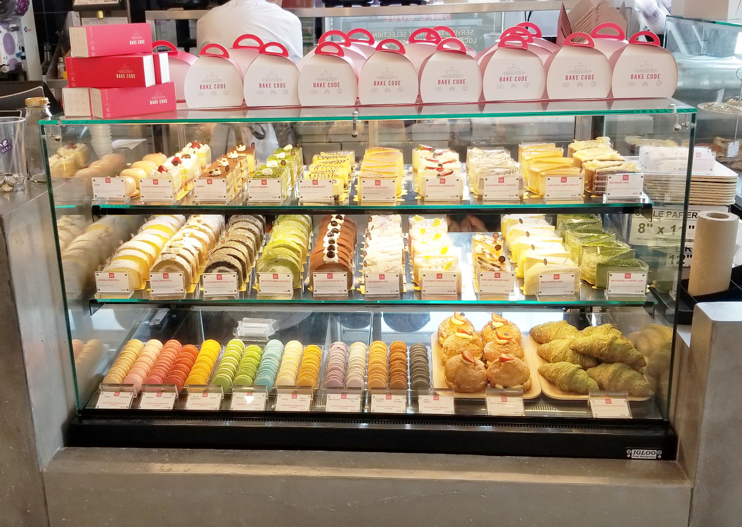 Cube Refrigerated Pastry Case, 2 Shelf