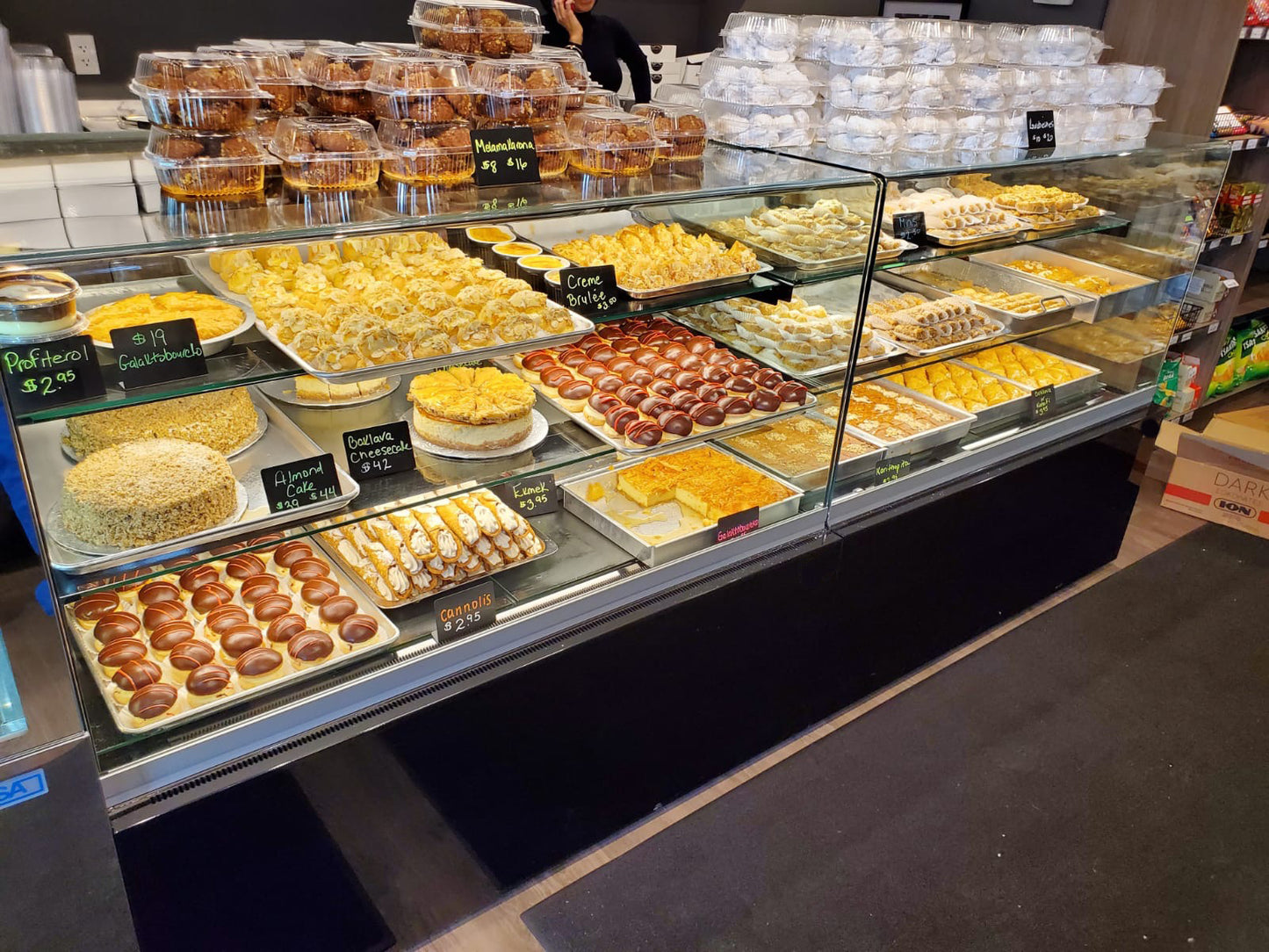 Cube Refrigerated Pastry Case, 2 Shelf, Openable Front Glass