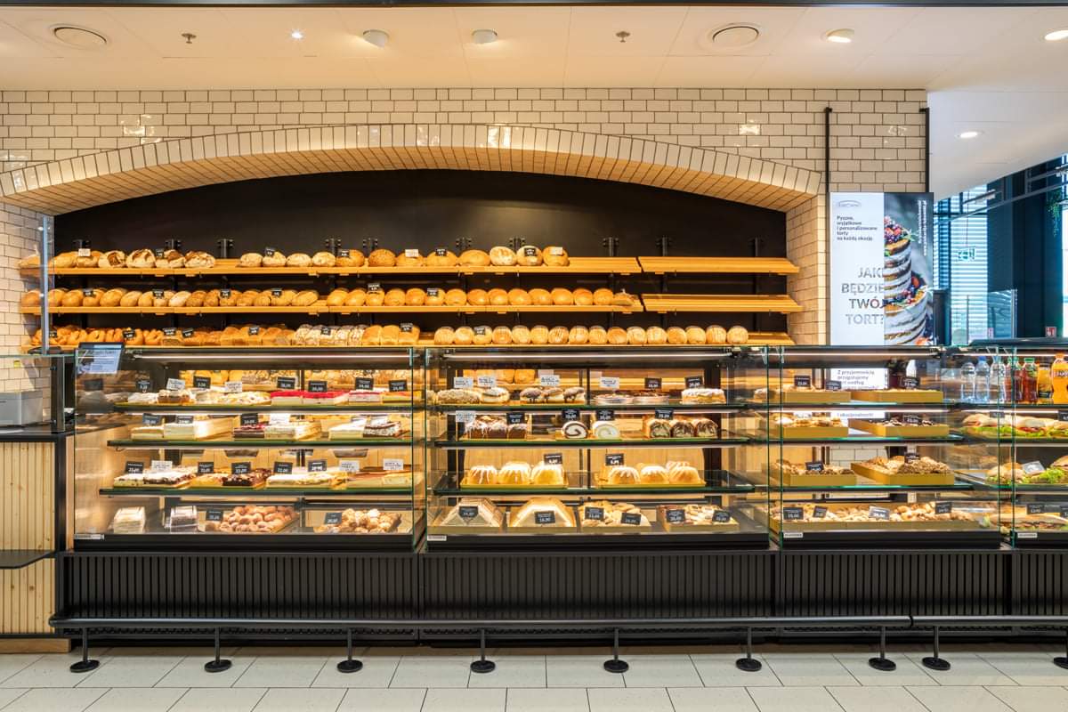 Cube Refrigerated Pastry Case, 3 Shelf