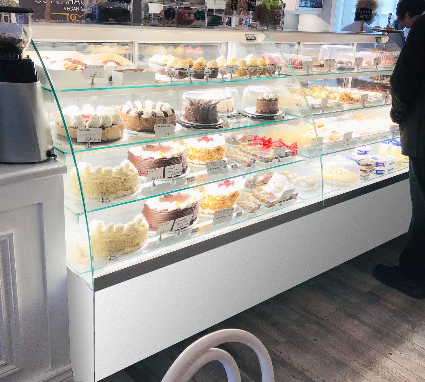 Curved Glass Refrigerated Pastry Case, 3 Shelf