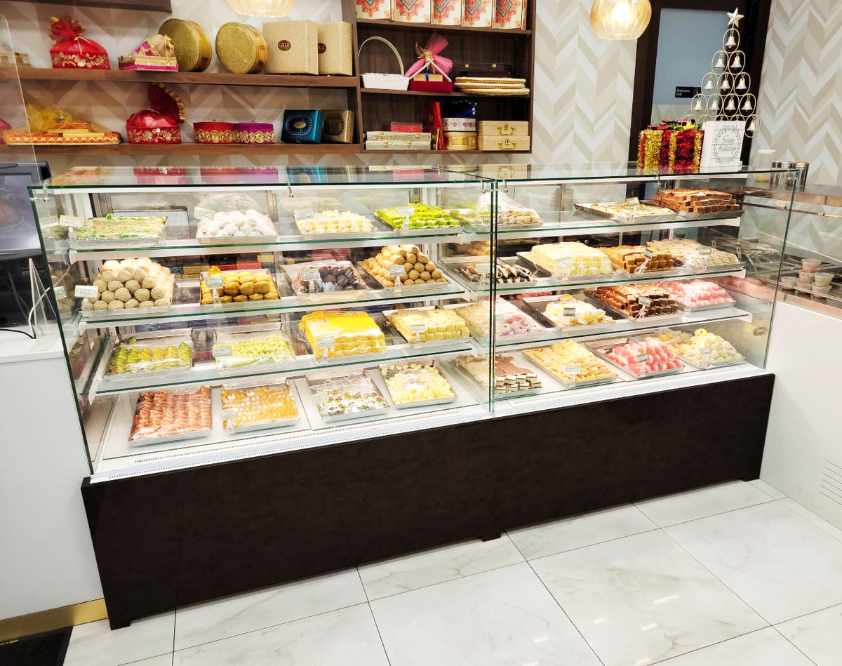 Custard Case Rectangular Cube Refrigerated Pastry Case, 3 Shelf - CURHP – Igloo Food Equipment