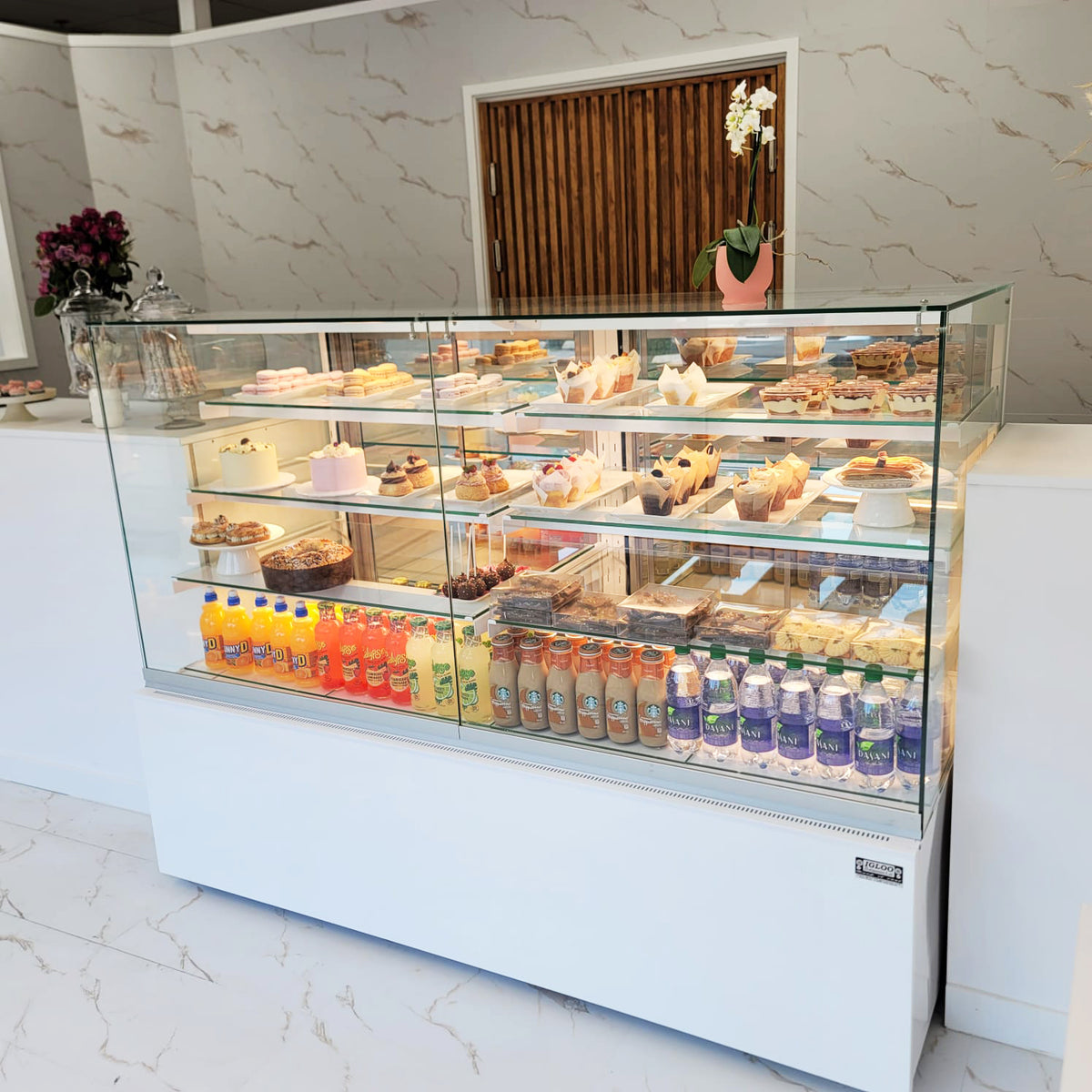 Custard Case Rectangular Cube Refrigerated Pastry Case, 3 Shelf - CURHP – Igloo Food Equipment